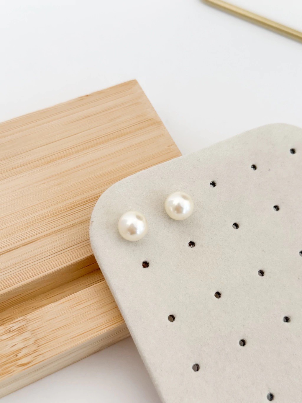 Brinco clássico pérola Brinco clássico pérola banhado a ouro - Imagem 1